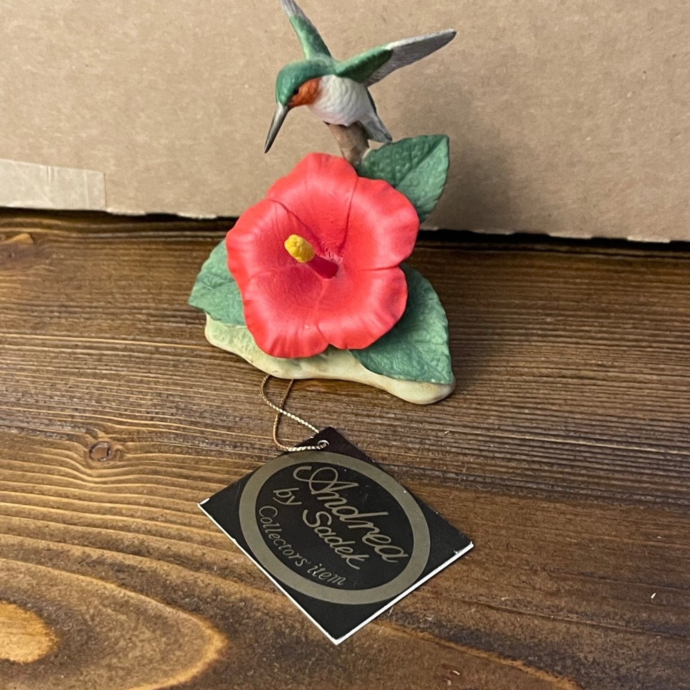 Vintage 1985 Andrea by Sadek Hummingbird Figurine 7342 Japan Hibiscus Tag